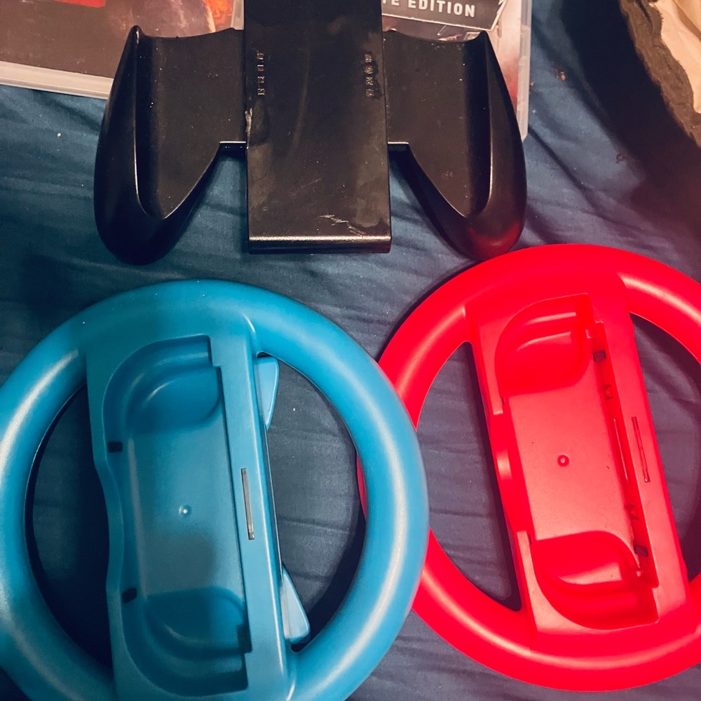 Nintendo Switch Bundle - Picture 7 of 9
